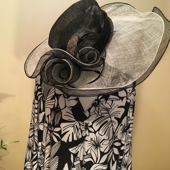 Secret Treasures Black and White Floral Dress - Picture 4 of 10